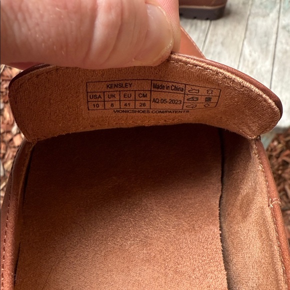 Vionic Ladies 10 Kensley Brown Leather Slip-On Loafers - Picture 10 of 13